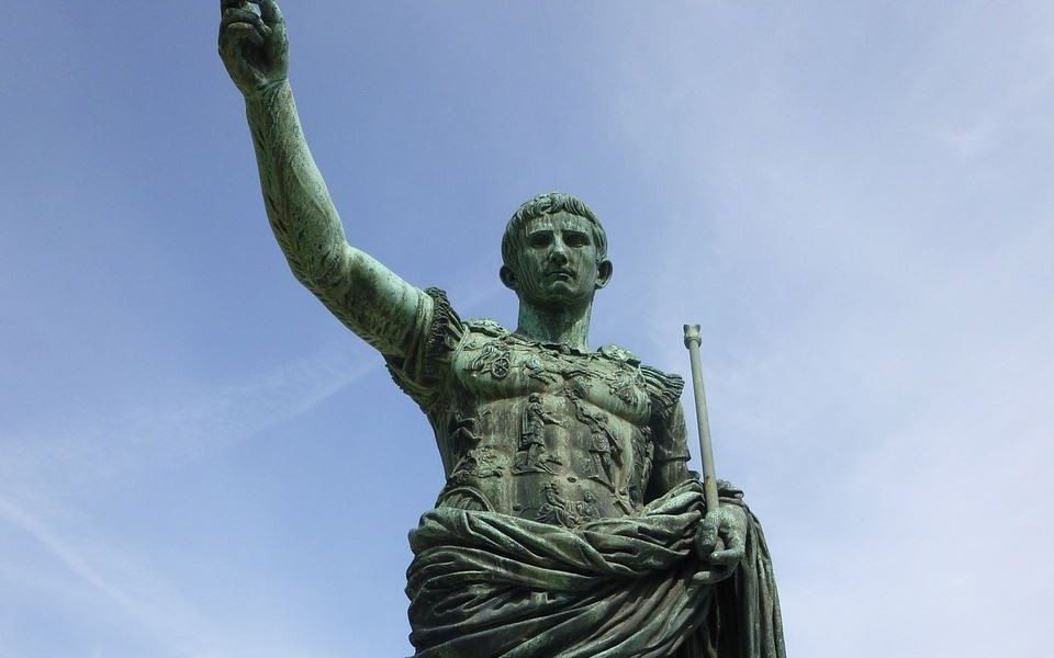 8 leadership lessons you can learn from Julius Caesar