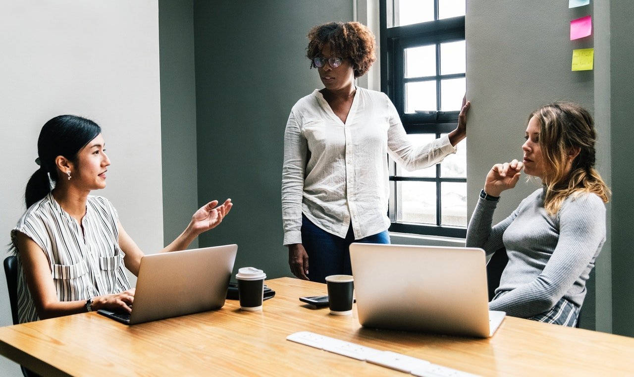 Mujeres durante una formación